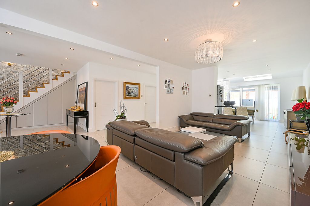 Property photo 2 of 30
