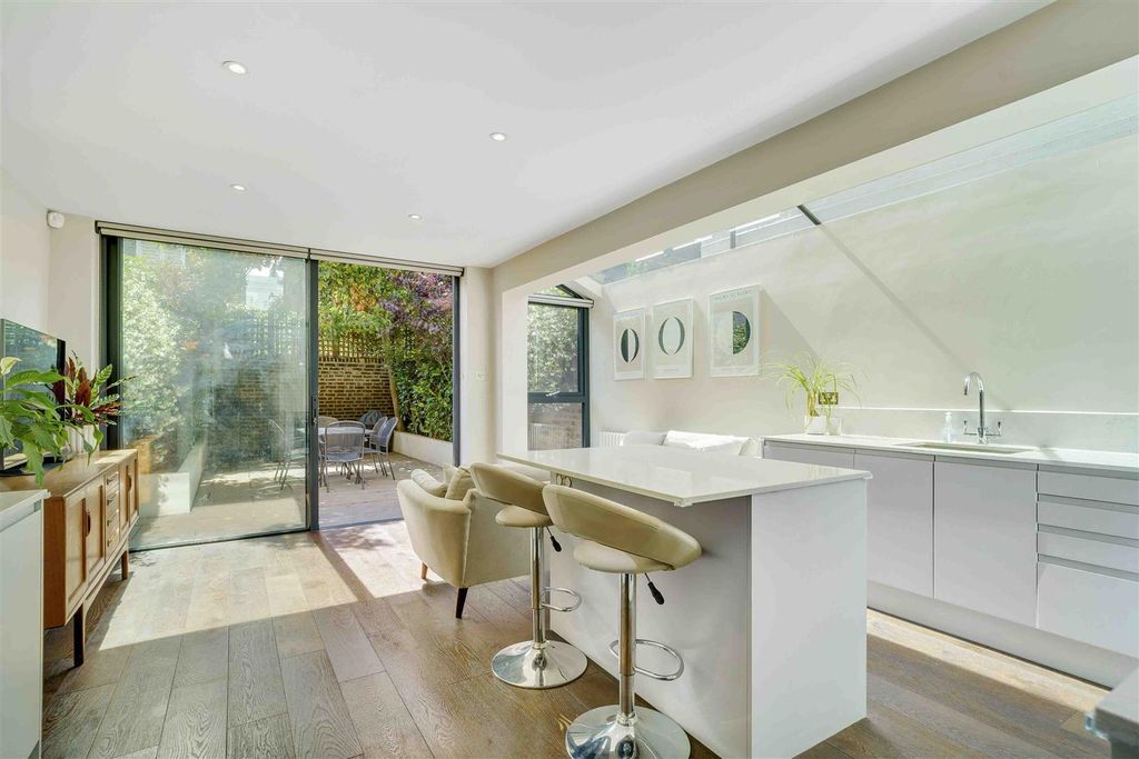 Property photo 1 of 29