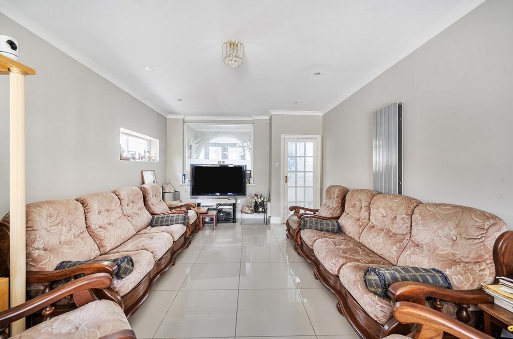 Property photo 3 of 17 Davidson Frost-Wellings, Dfw, Trevelyan Crescent,