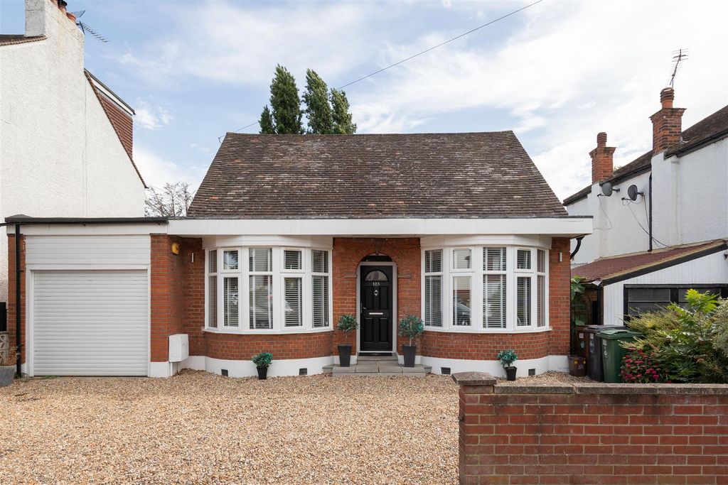 Property photo 1 of 23 Chingford Avenue E4