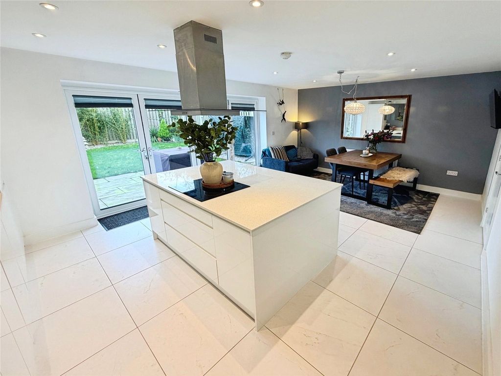 Property photo 2 of 31 Kitchen Diner