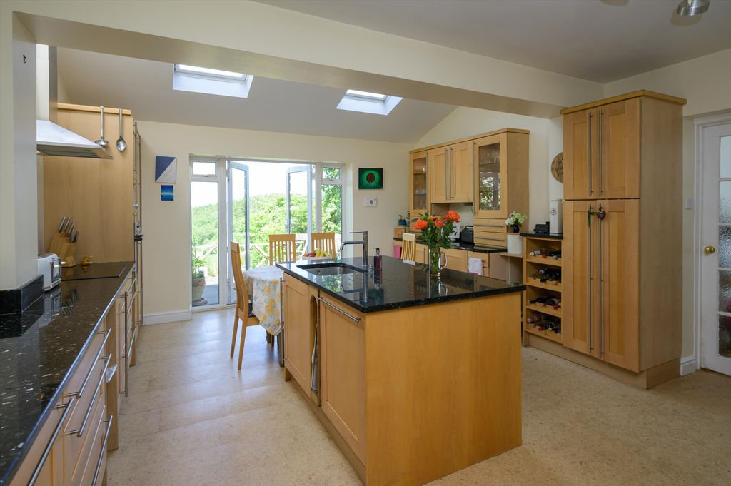 Property photo 3 of 23 Image