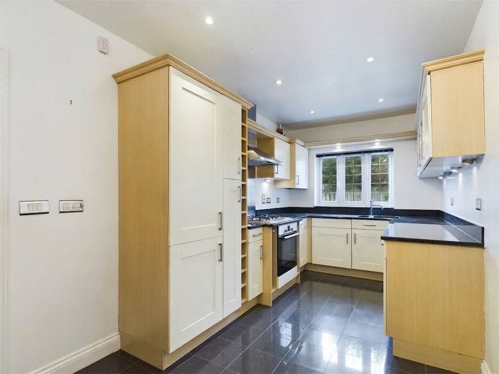 Property photo 1 of 7 Picture No. 10