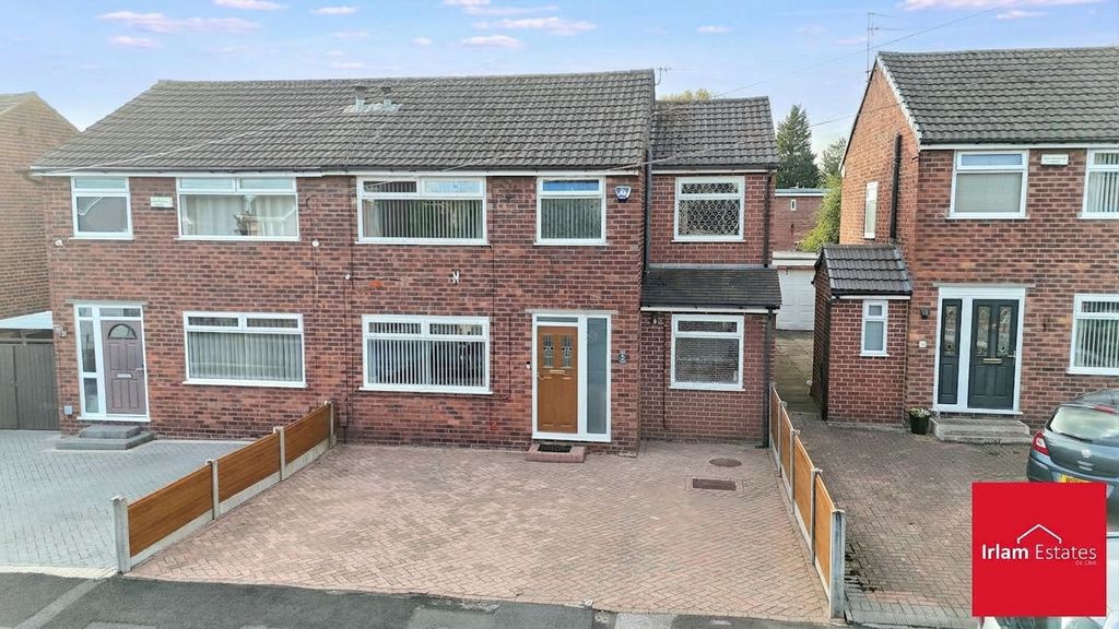 Property photo 1 of 32