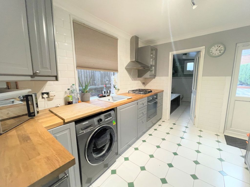 Property photo 1 of 5