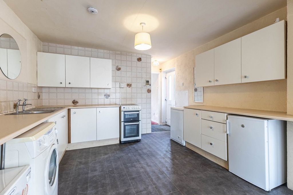 Property photo 2 of 16 Kitchen