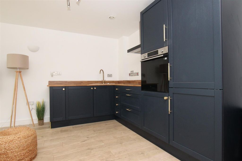 Property photo 3 of 7 Kitchen.Jpg