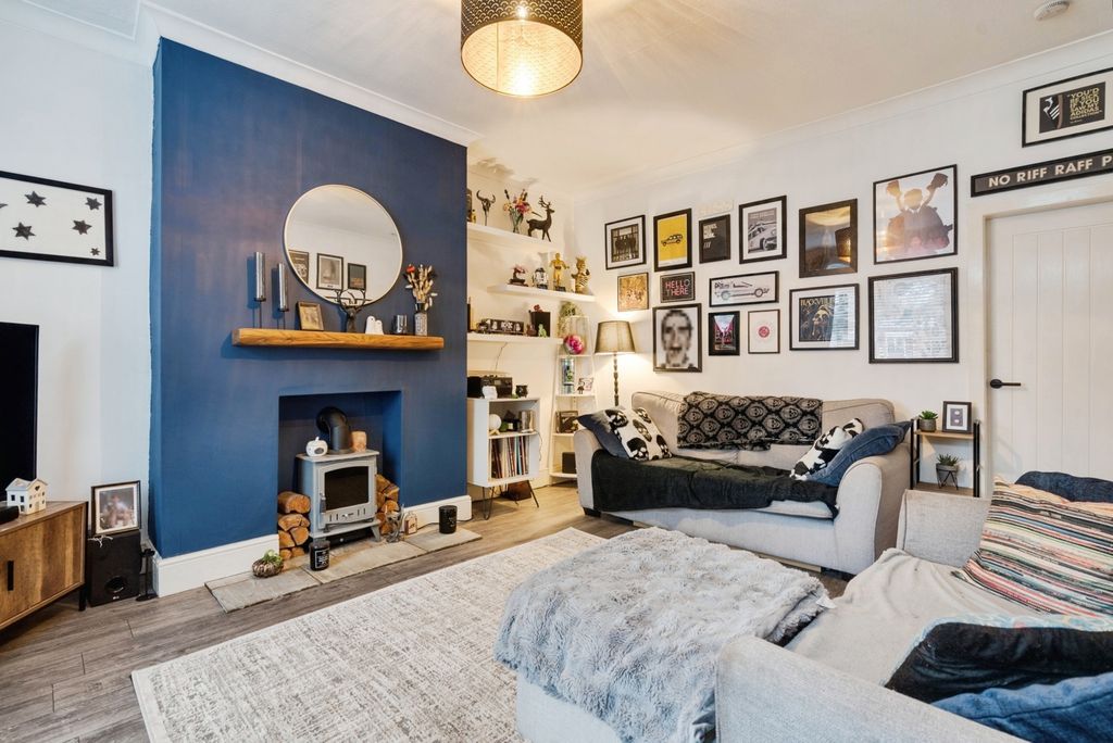 Property photo 2 of 20 Pbox-Img.Jpg