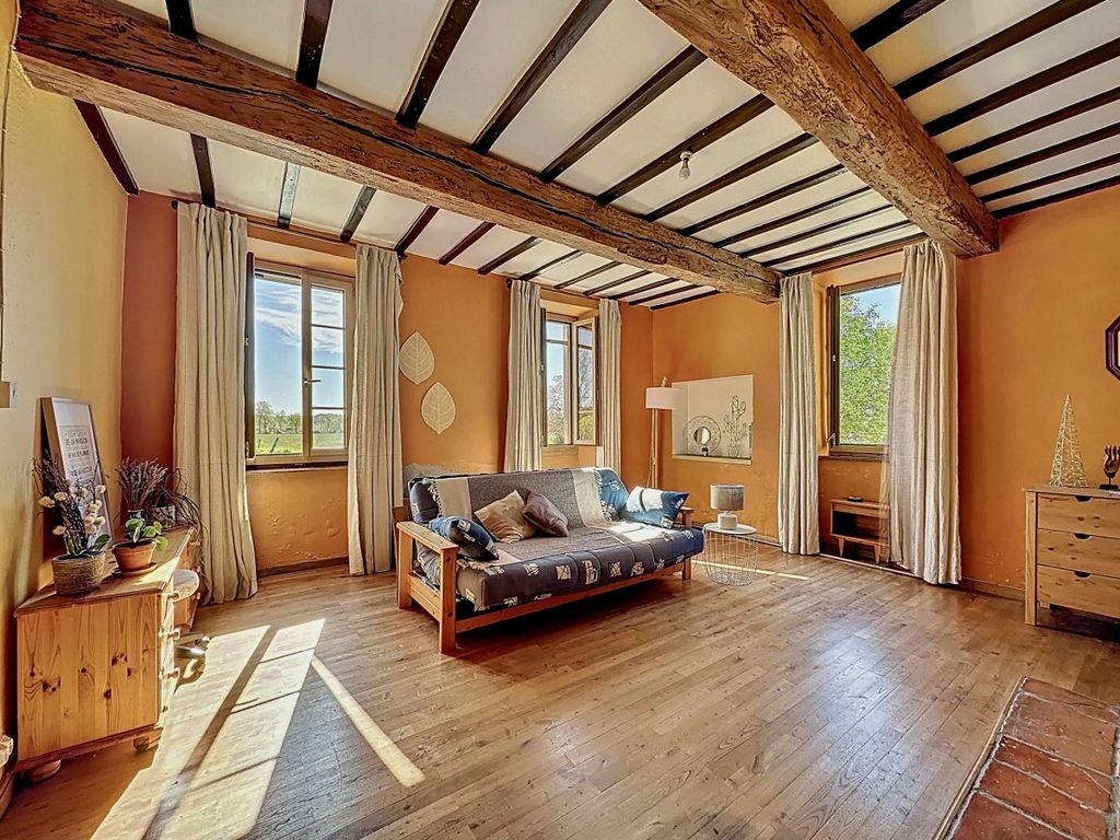 Property photo 2 of 33