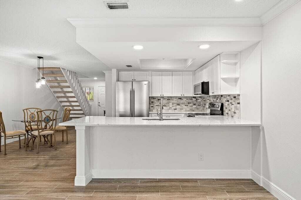 Property photo 1 of 31