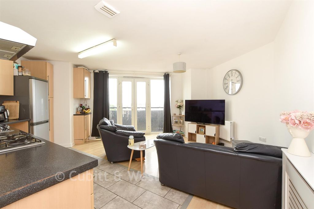 Property photo 1 of 12 Kitchen Lounge/Diner