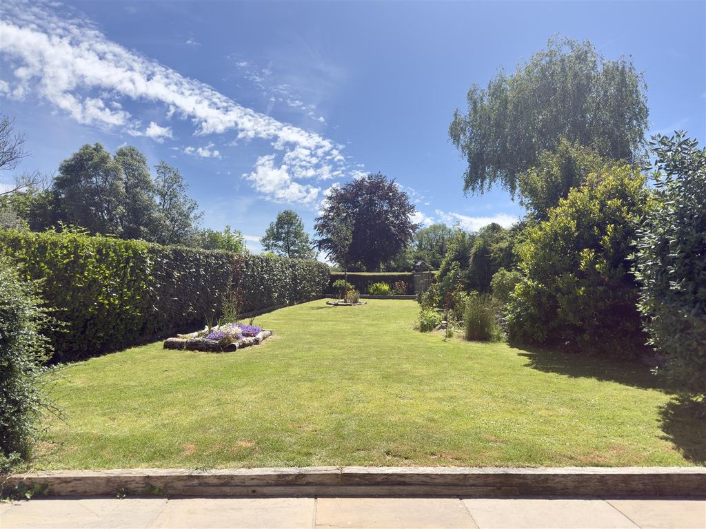 Property photo 2 of 32 Rear Garden