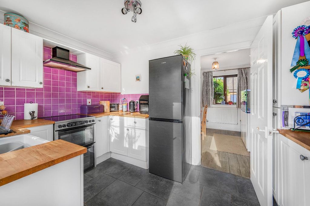 Property photo 2 of 18 Kitchen