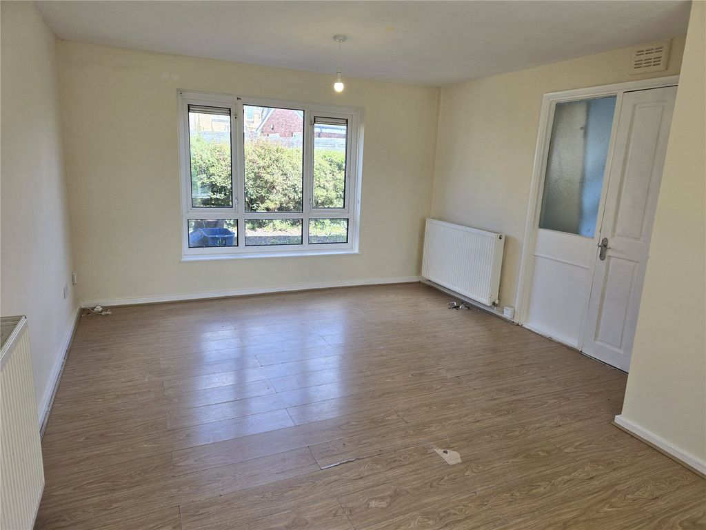 Property photo 2 of 10 Picture No. 11