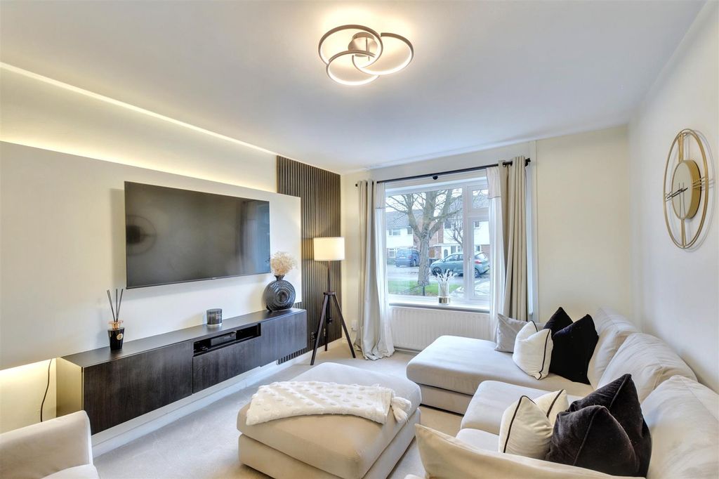 Property photo 2 of 28 Lounge_4.Jpeg