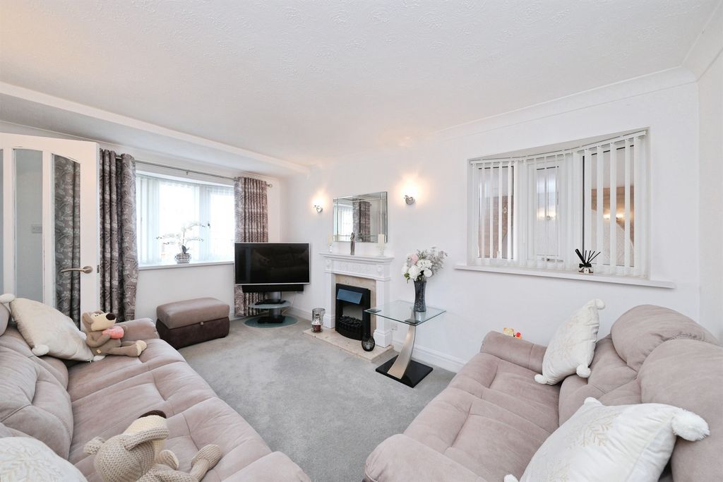 Property photo 3 of 32