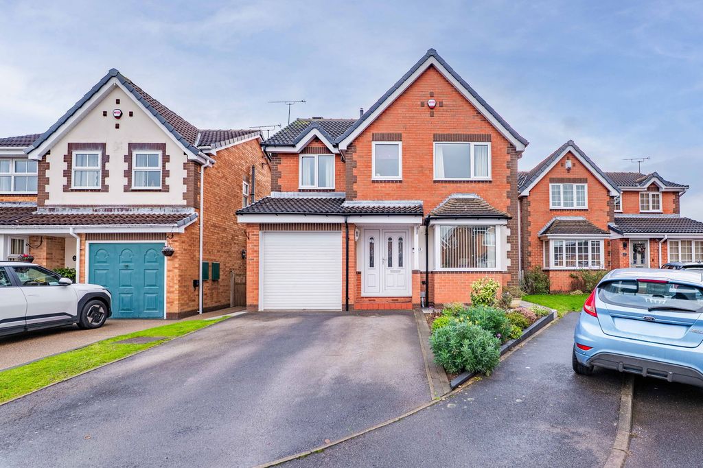 Property photo 1 of 32