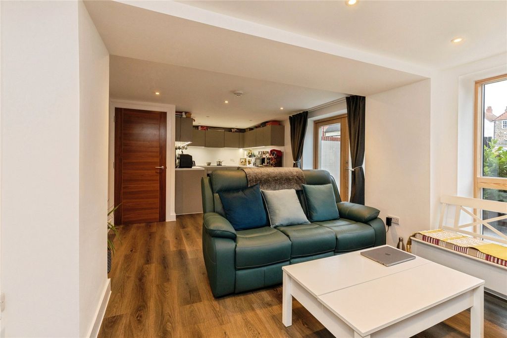 Property photo 3 of 12 Picture No. 06