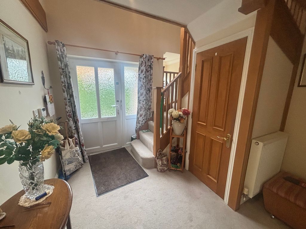Property photo 2 of 16 Image