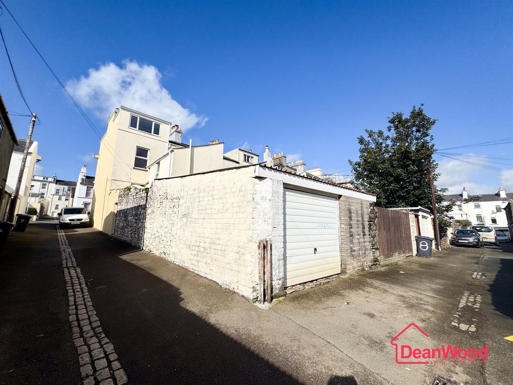 Property photo 2 of 27 Untitled-427.Jpg