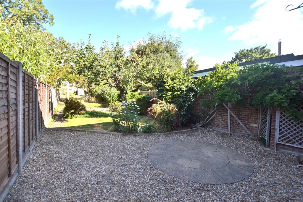 Property photo 2 of 19 Garden.Jpg