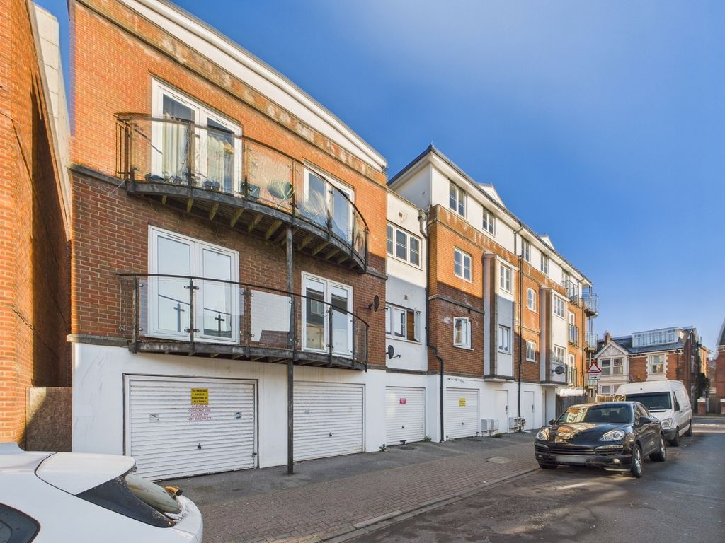 Property photo 1 of 8