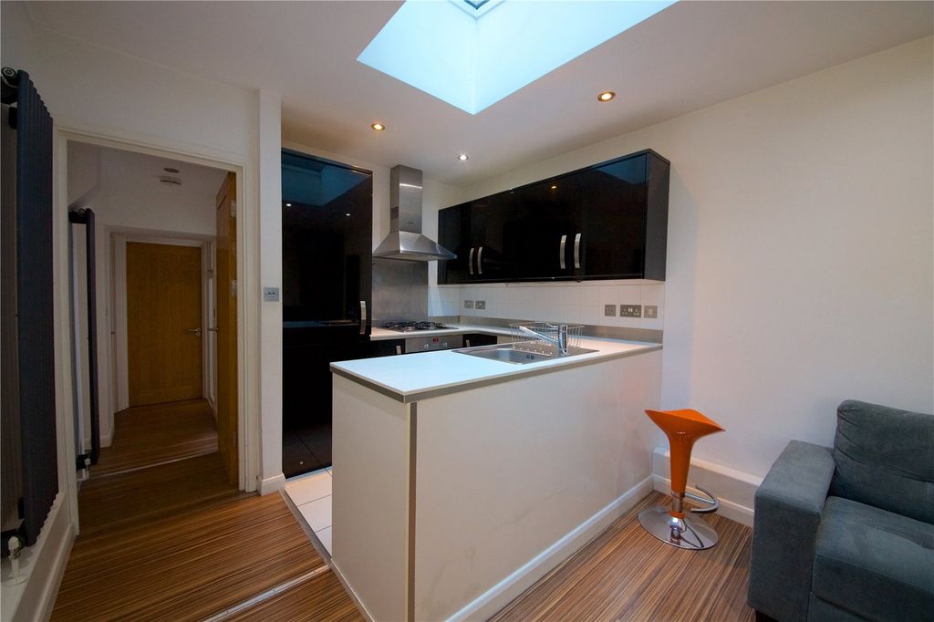 Property photo 2 of 24 Picture No. 30