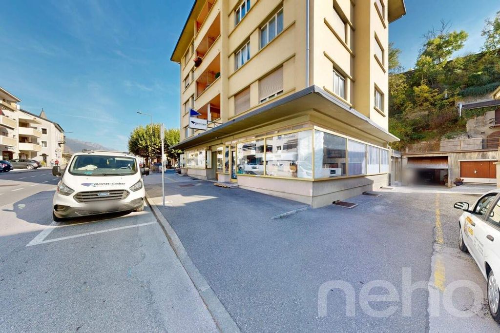 Property photo 1 of 12