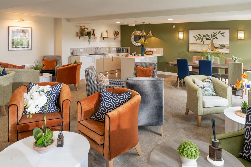 Property photo 2 of 15 Communal Lounge