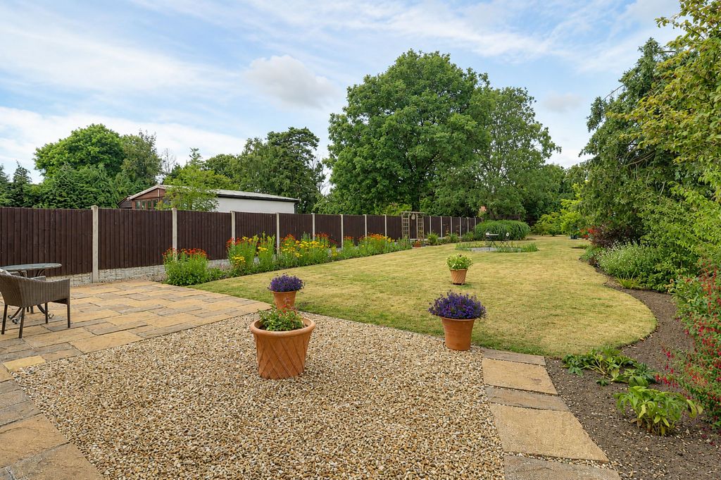 Property photo 2 of 27