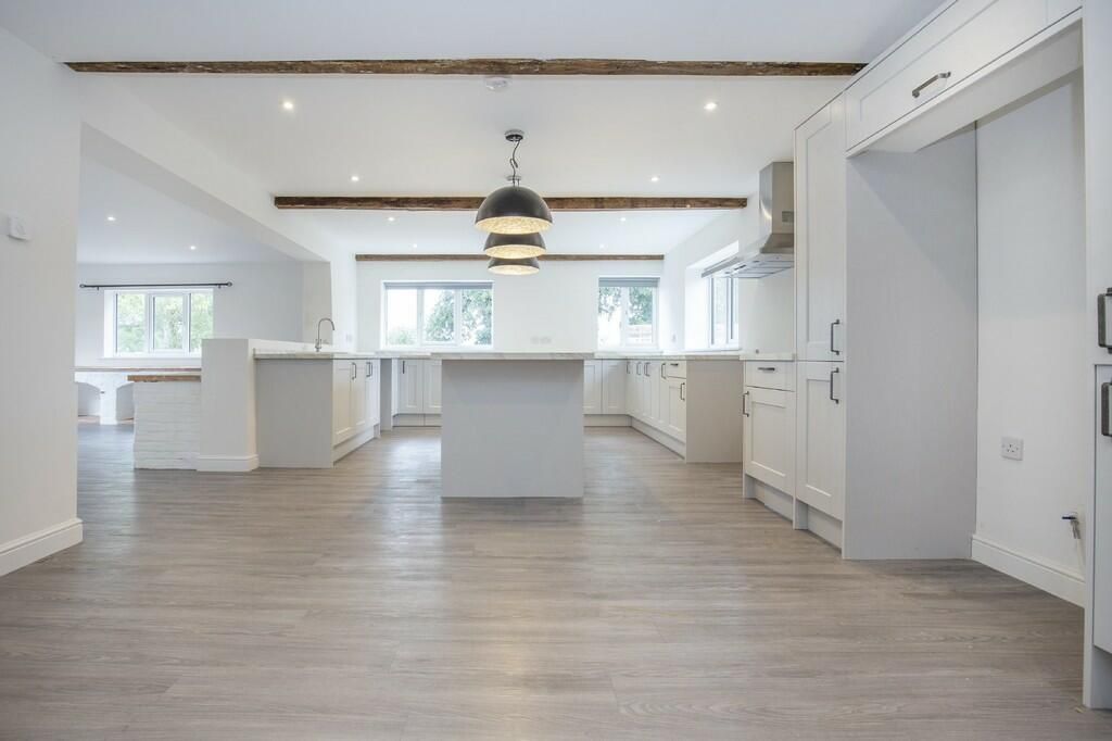 Property photo 3 of 23 Kitchen