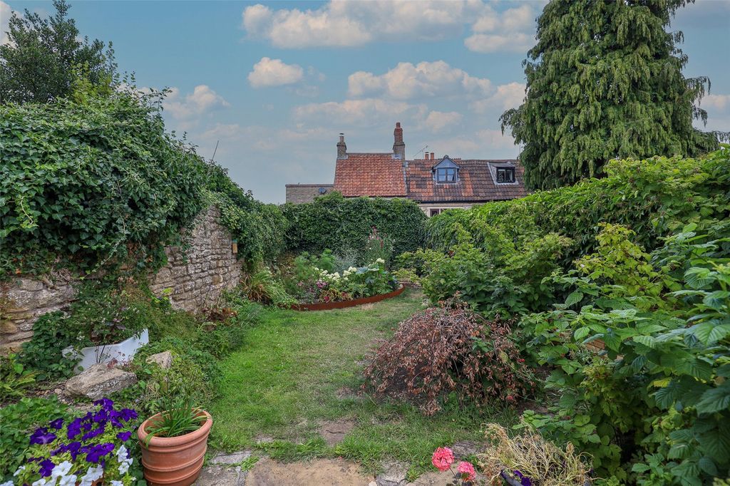 Property photo 2 of 16 Picture No. 19