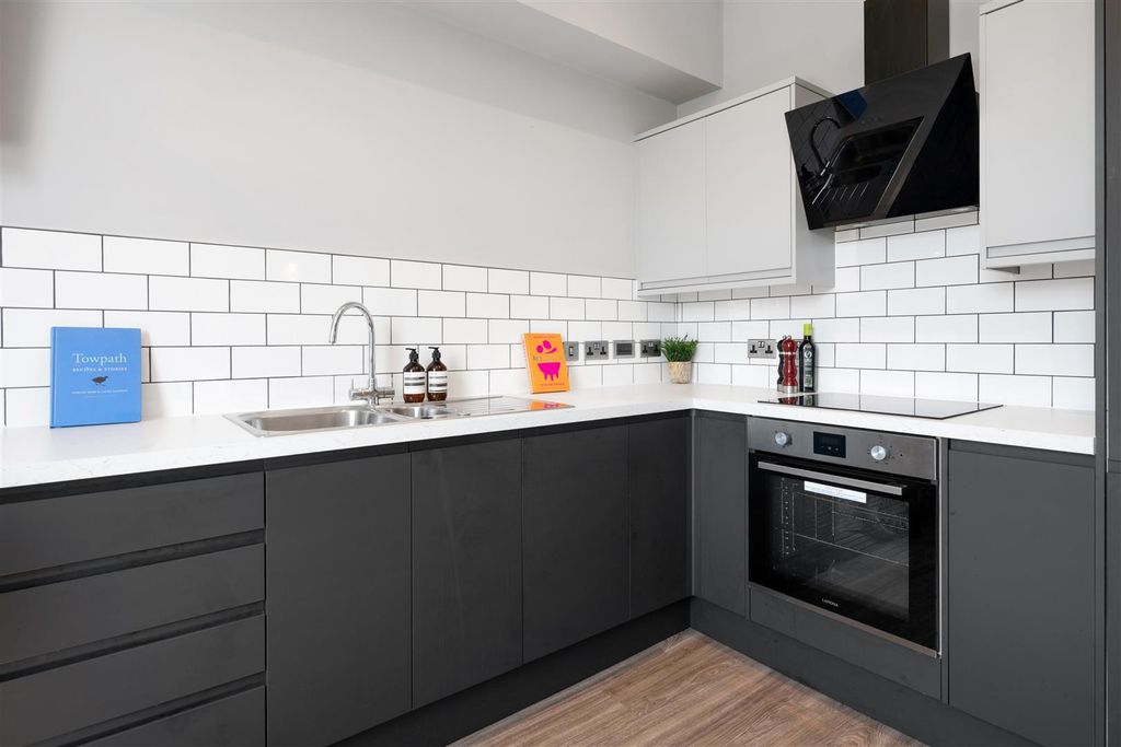 Property photo 3 of 15 B, 11 Larkdale Rd-Hi-3.Jpg