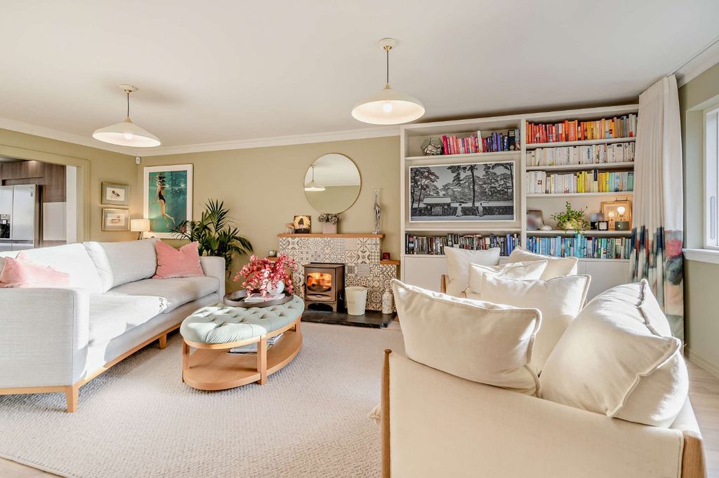 Property photo 2 of 38 Drawing Room