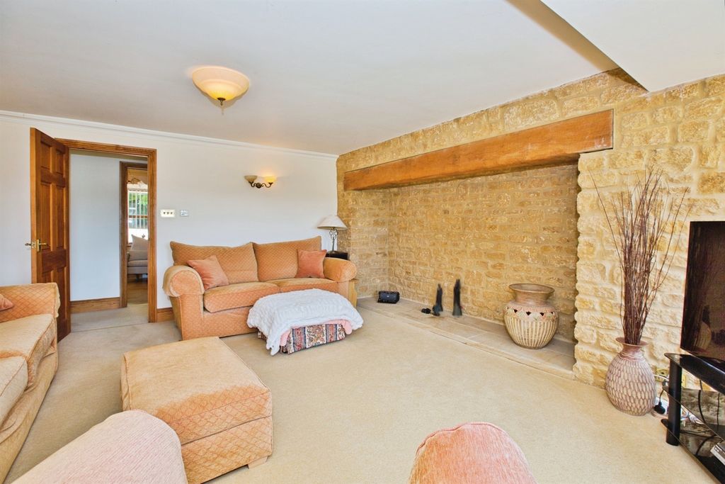 Property photo 2 of 25