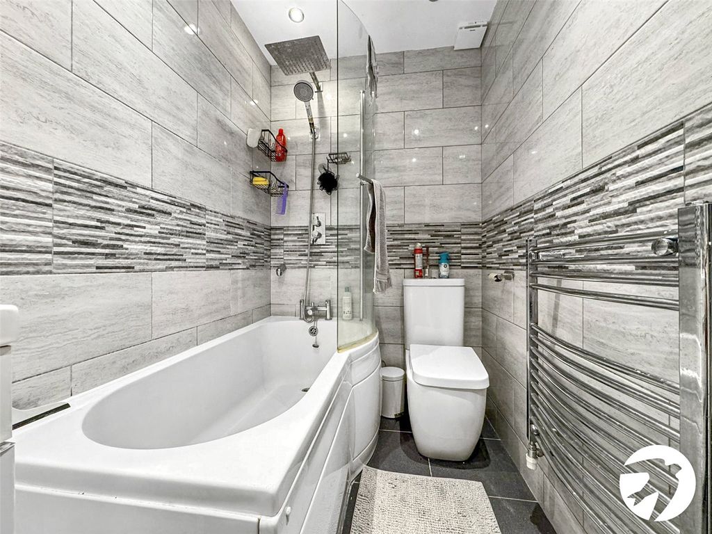 Property photo 3 of 9 Bathroom