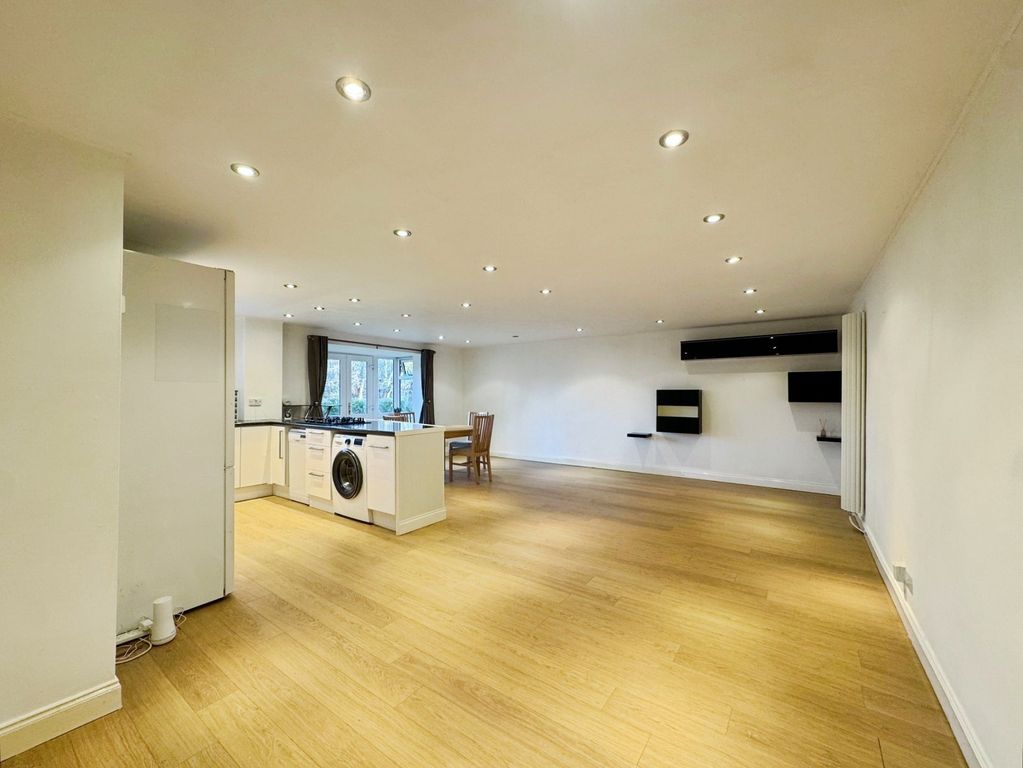 Property photo 2 of 13 Picture No. 11