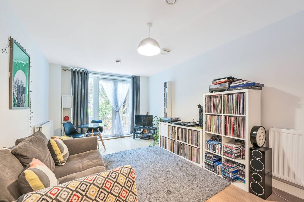 Property photo 2 of 8