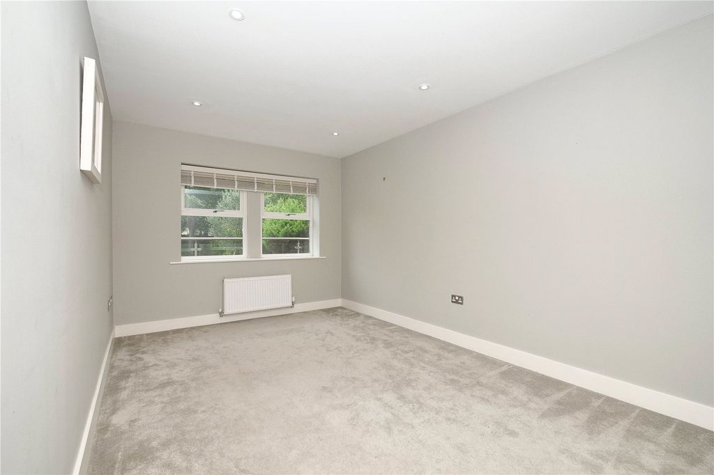 Property photo 3 of 26 Picture No. 16