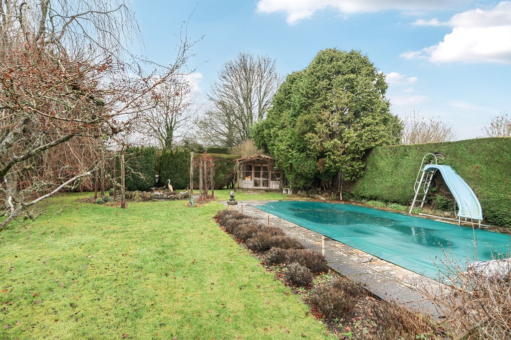 Property photo 2 of 33