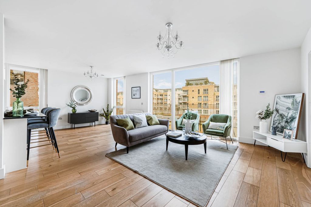 Property photo 3 of 12