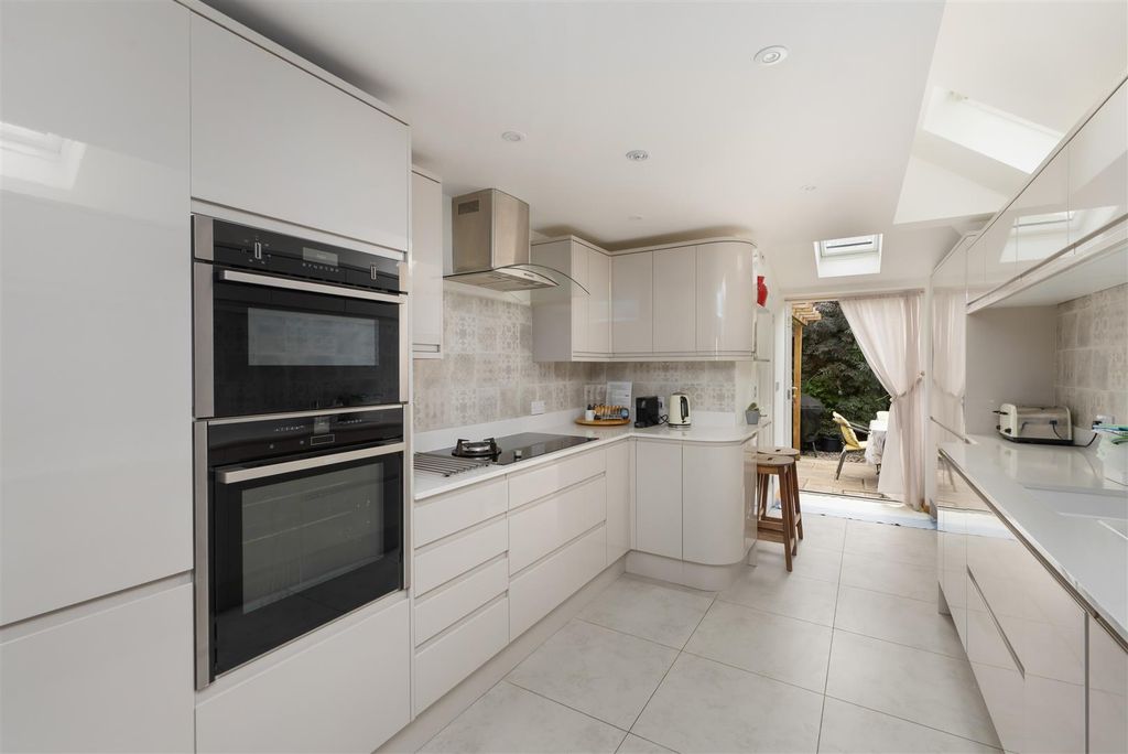 Property photo 3 of 20 Albert Street, Whitstable