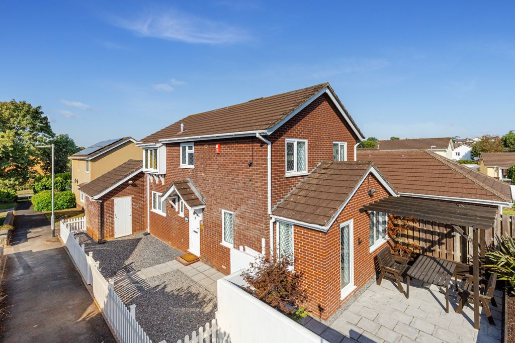 Property photo 1 of 16 A01 - 9 Fox Tor Close, Paignton - 250821