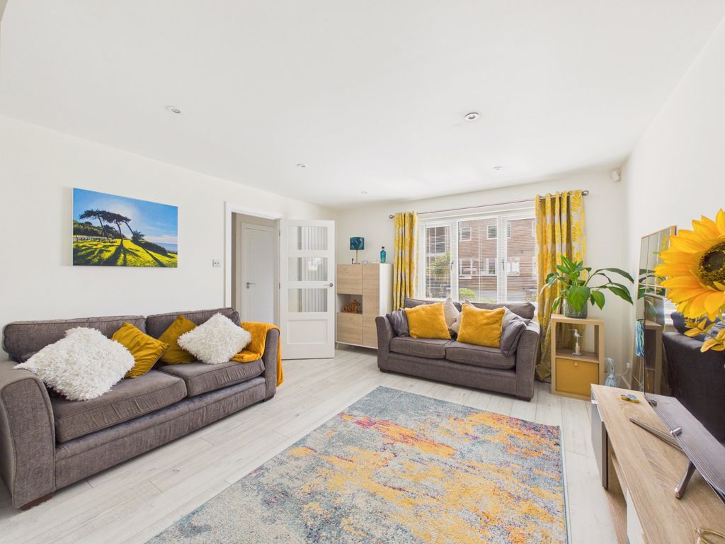 Property photo 3 of 33 Living Room