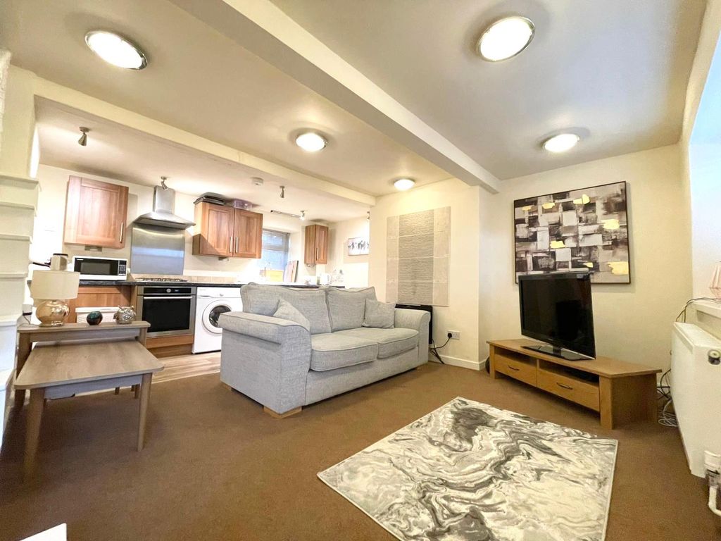 Property photo 3 of 10 Living Room