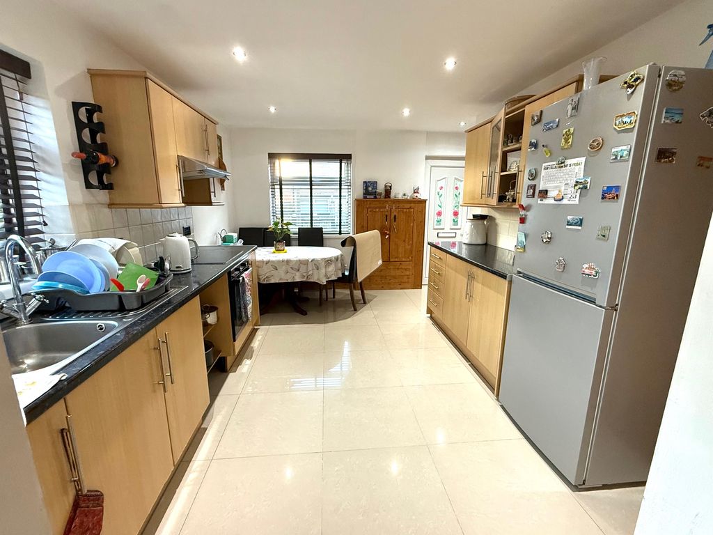 Property photo 2 of 26