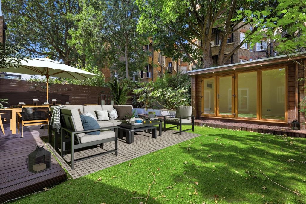 Property photo 2 of 13 Private Garden