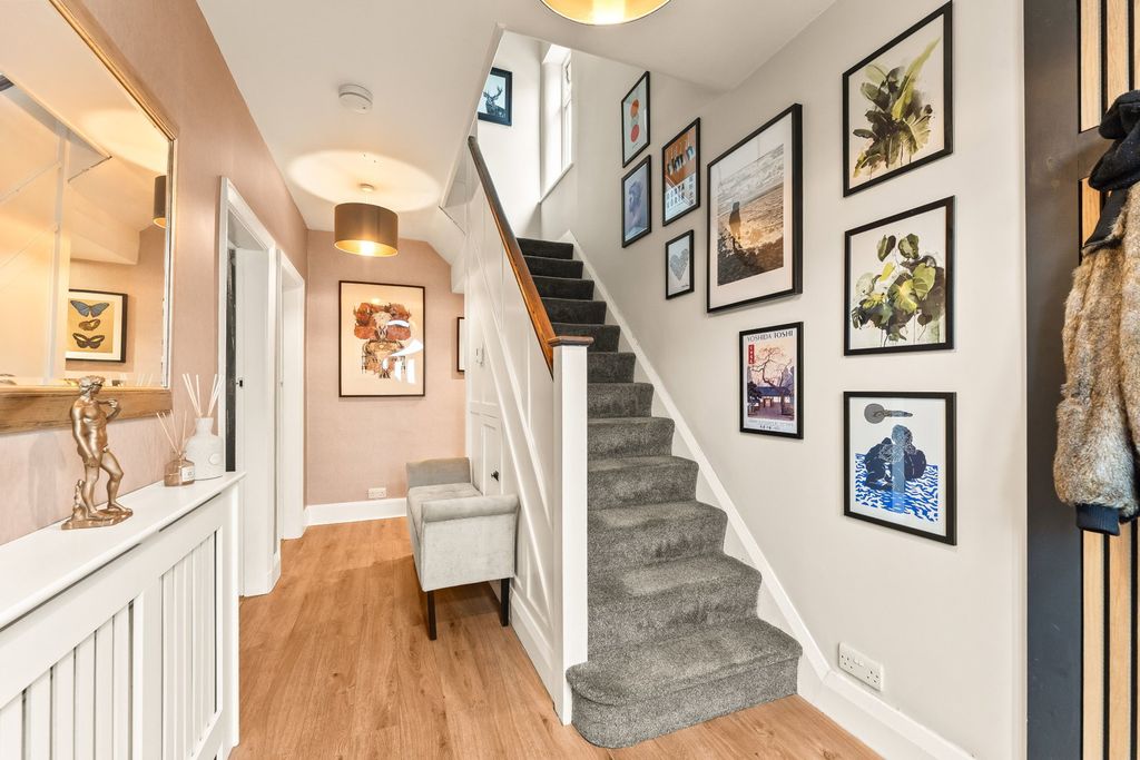 Property photo 3 of 28