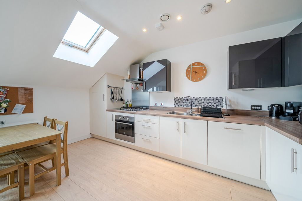 Property photo 3 of 15 1414576-9-69982Ca...