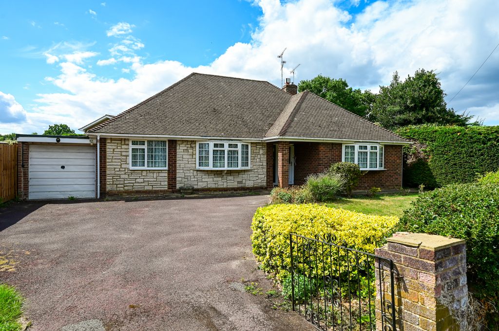 Property photo 1 of 10 37 Ryecroft Gardens (6)